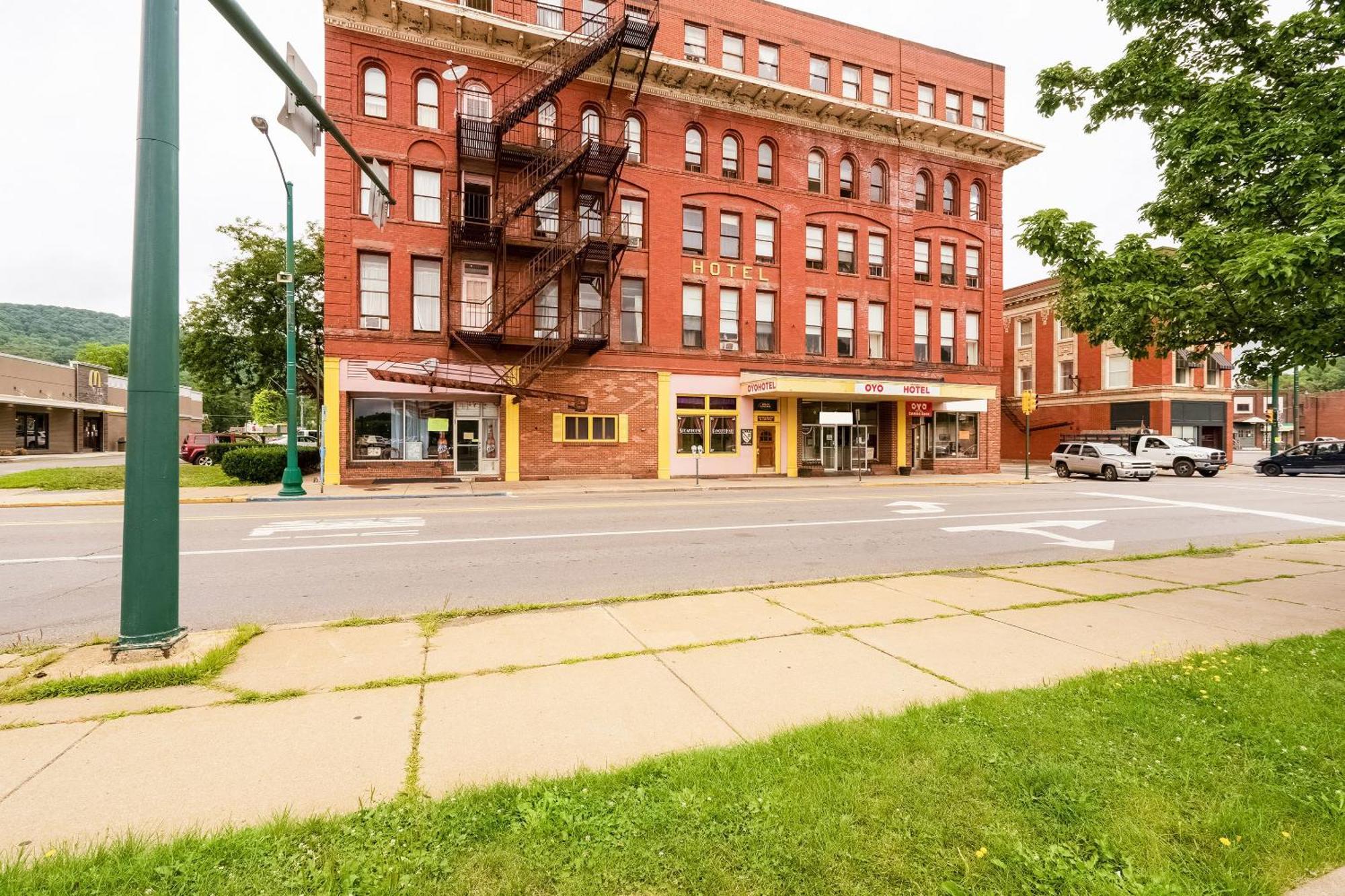 Oyo Hotel Bradford Main St Pa Экстерьер фото